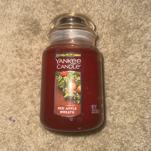 Yankee Candle “Red Apple Wreath” Single Wick - Picture 1 of 3